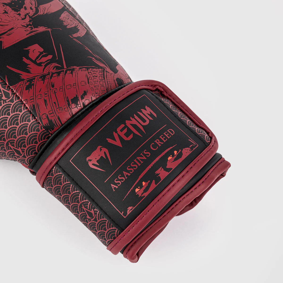 Boxing gloves Venum Assassin's Creed Shadows Red-black  - Image 4