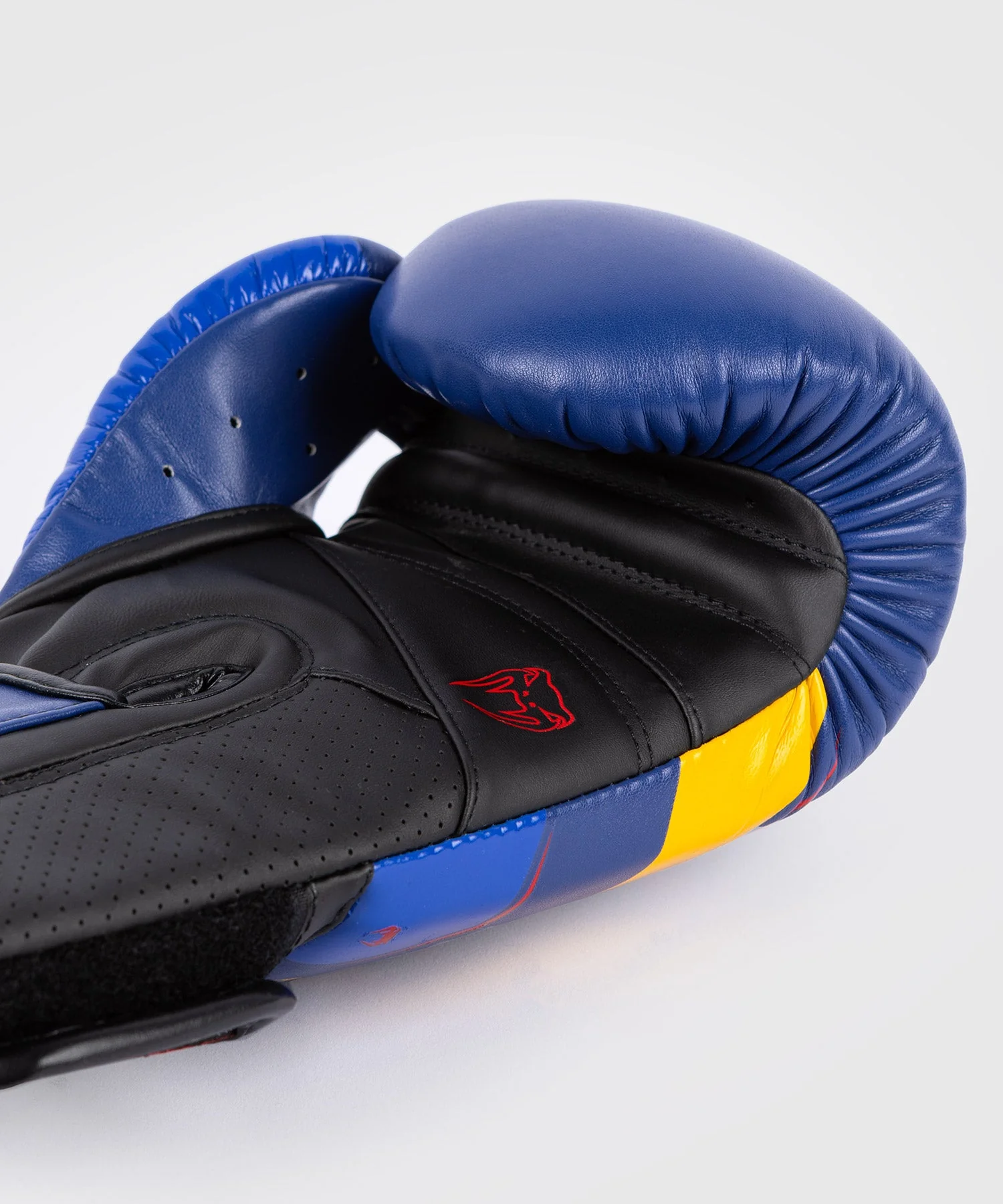 Boxing gloves Venum Elite EVO  - Image 13