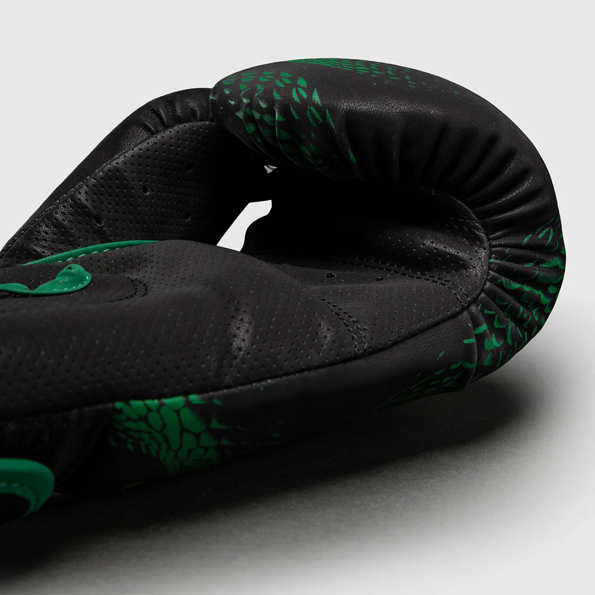 Boxing gloves Venum Matupa Black-green  - Image 3