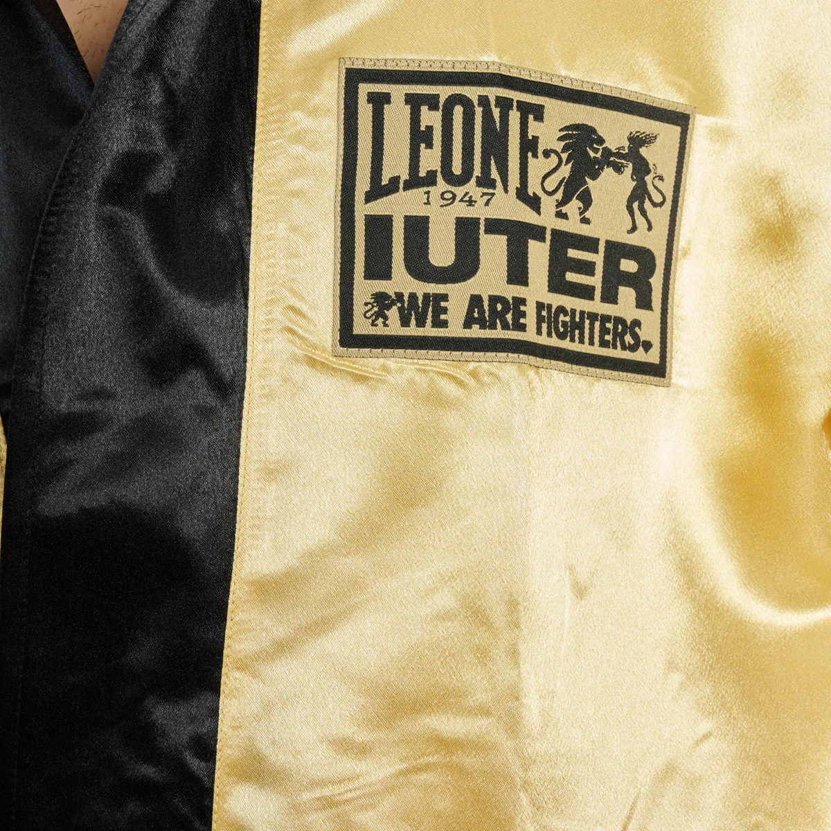 Boxing robe Leone Iuter AB01IU  - Image 10