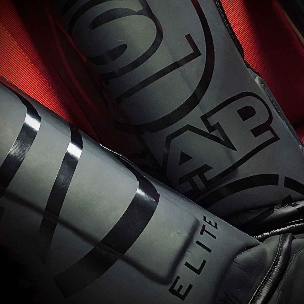 Elastic shinguards SAP Elite with footplate  - Image 3