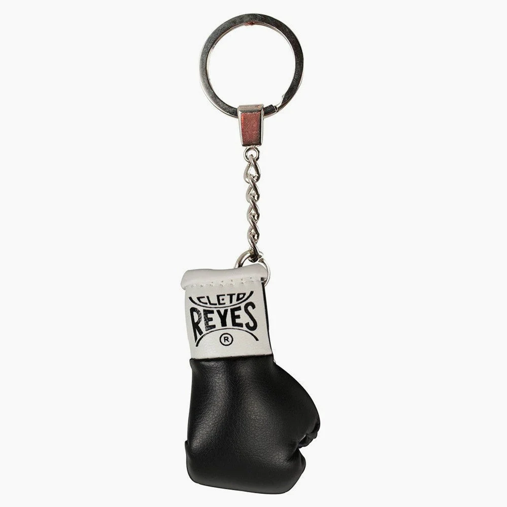 Keychain glove Cleto Reyes 