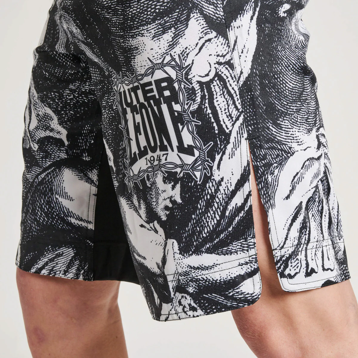 MMA shorts Leone IUTER Barbed Wire AB04IU Black  - Image 6