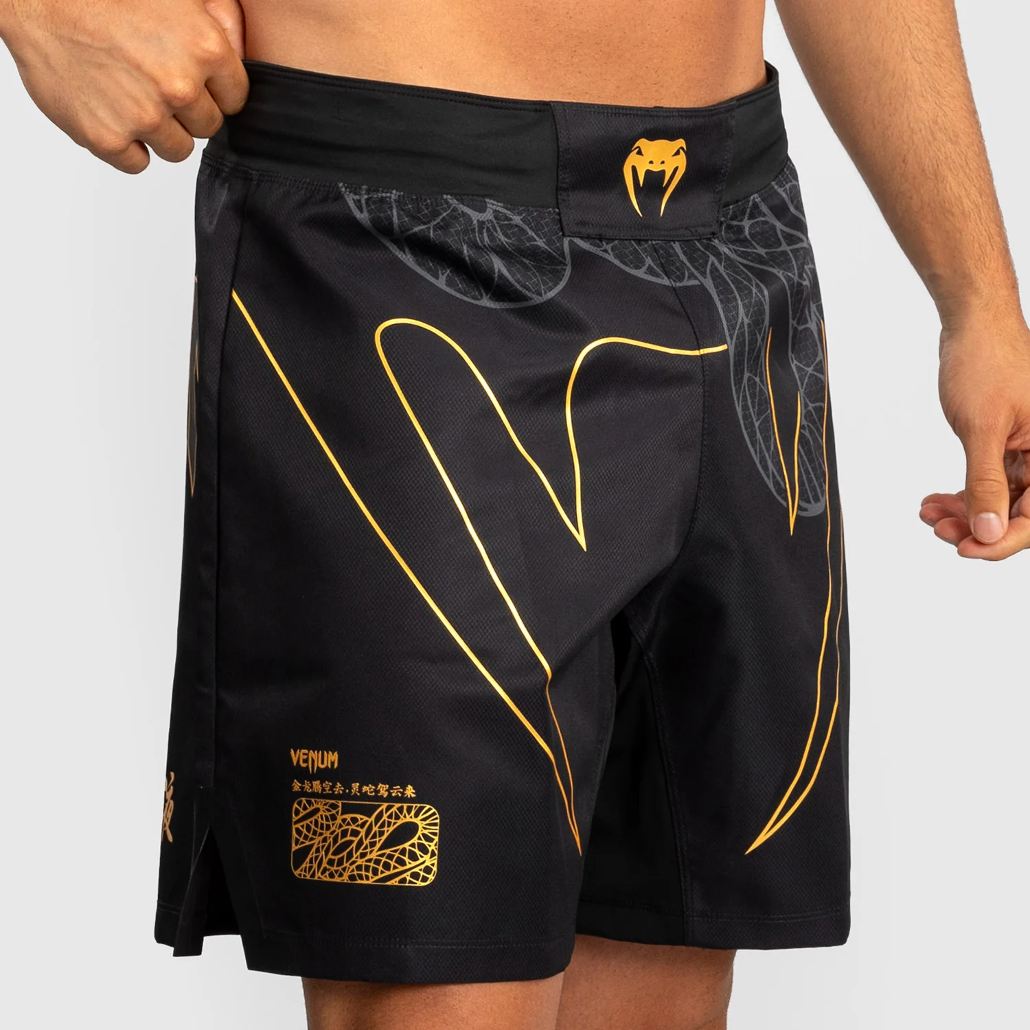 MMA shorts Venum Serpenti Black  - Image 3