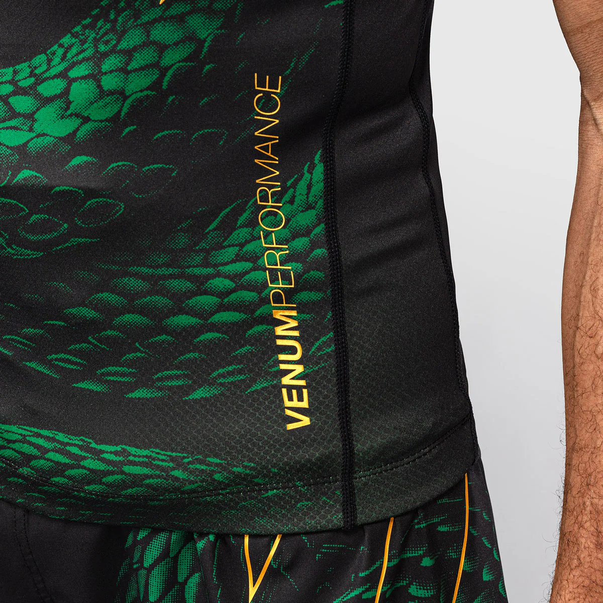 Rashguard Venum Matupa short sleeves Black-green  - Image 6