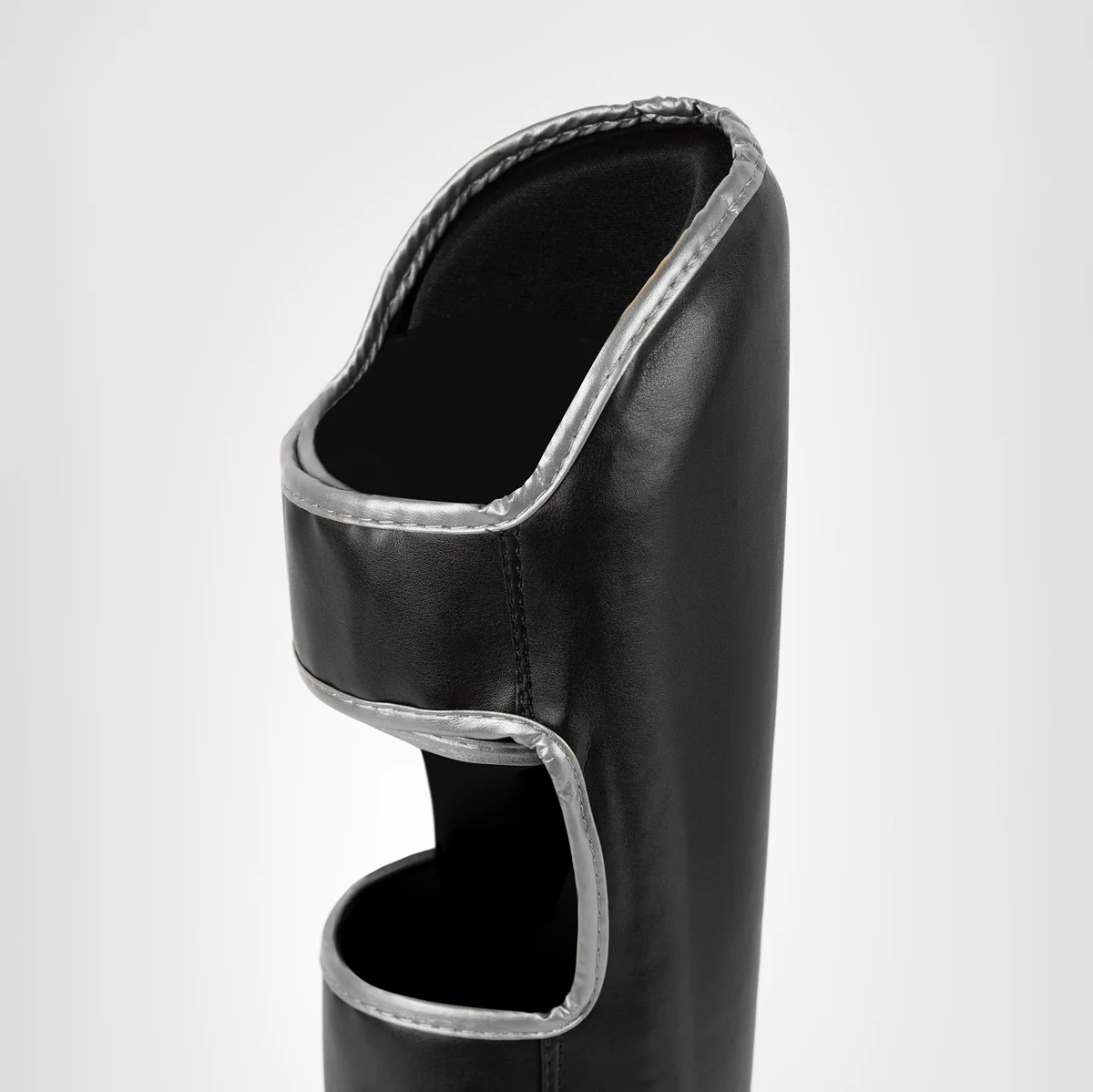 Shinguards Venum Challenger Black-silver  - Image 4