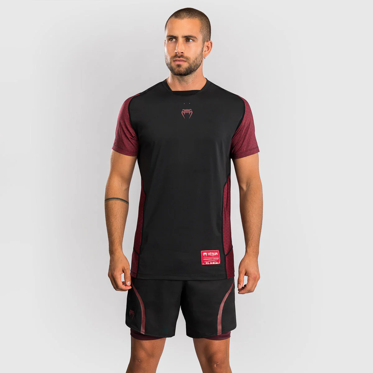 T-shirt Venum Assassin's Creed Shadows Dry Tech Red-black  - Image 2