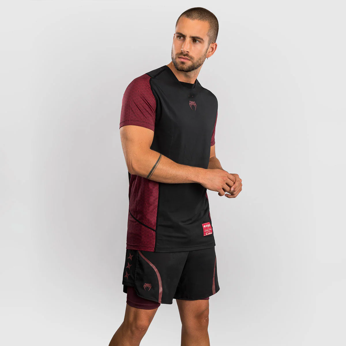 T-shirt Venum Assassin's Creed Shadows Dry Tech Red-black  - Image 3