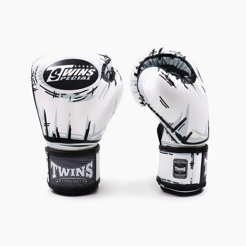 Thai boxing gloves Twins Special FBGVL4-66 Comic